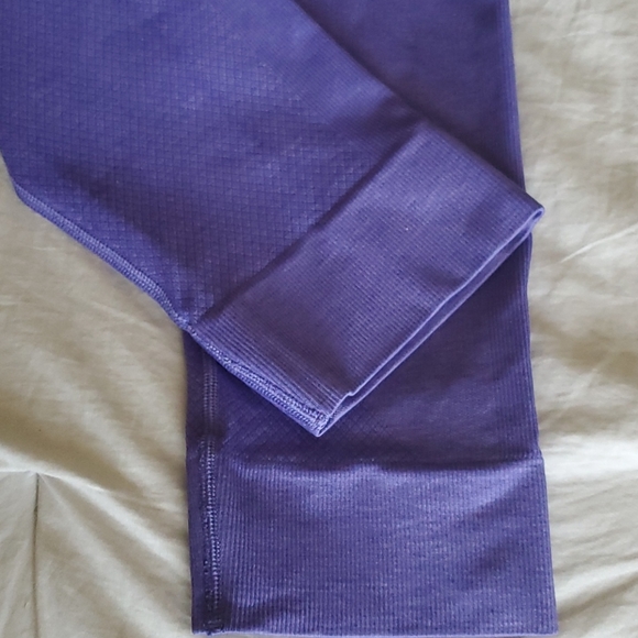 Lululemon In the Flow Crops. 4 - Picture 6 of 11